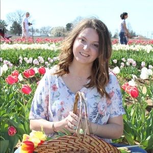 Meet your Posher, Elizabeth